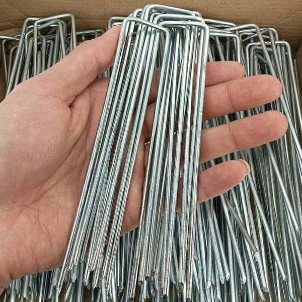 Förpackning med 80 15 cm galvaniserade trädgårdslandskapsmärlor för ogräsbarriär