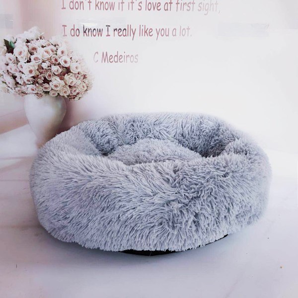 Washable and non-slip round pet bed for dogs and cats