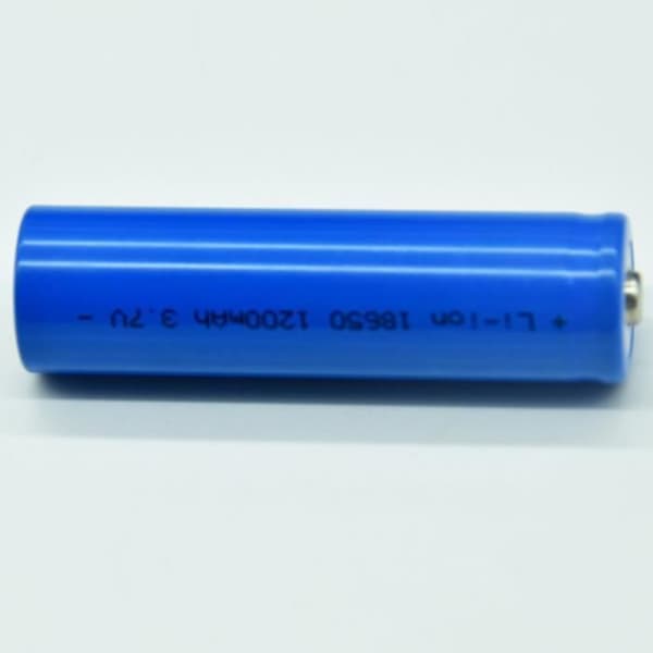 4 OPPLADBARE BATTERIER 18650 3.7V 1200mAh Li-ion