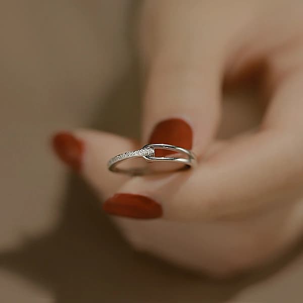 Smidig och elegant ring i rostfritt stål