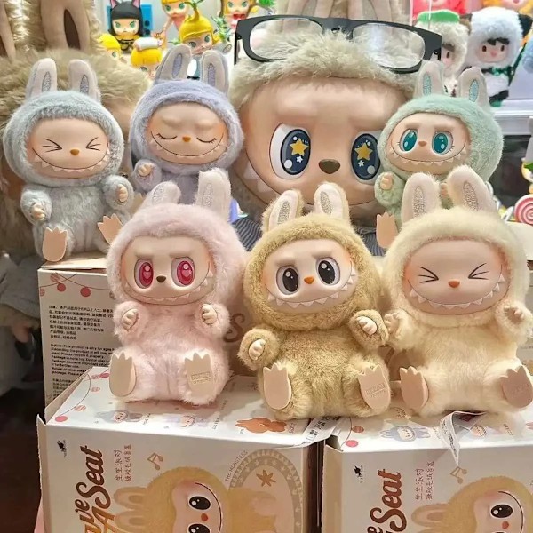 Labubu Monster Box Leke Hjerte Macaron Ii Vinyl Plysjdukke Blind Box Modellpakke Nøkkelring Gave Borddekorasjon Barnegave T250305.Ca