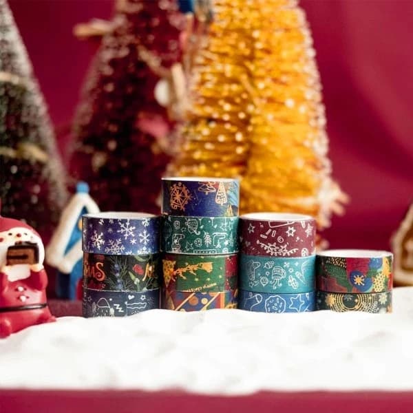 12 ruller juleteip med dekorative blandede julemønstre