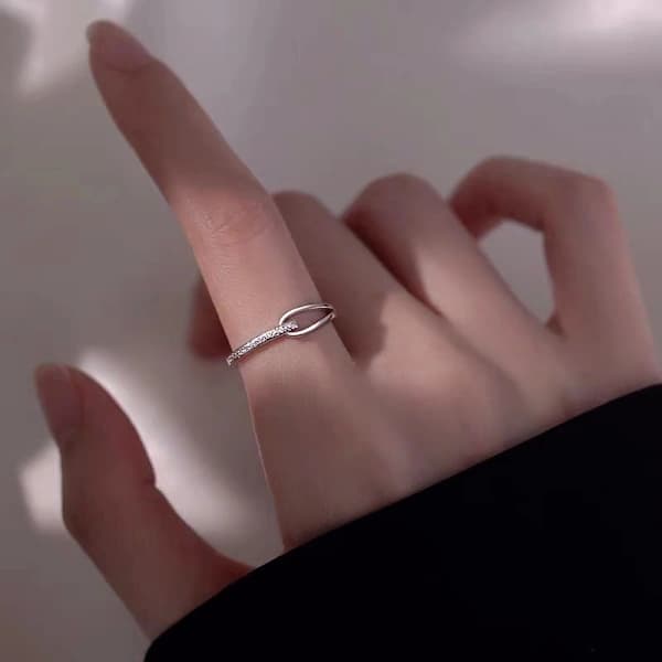 Smidig och elegant ring i rostfritt stål