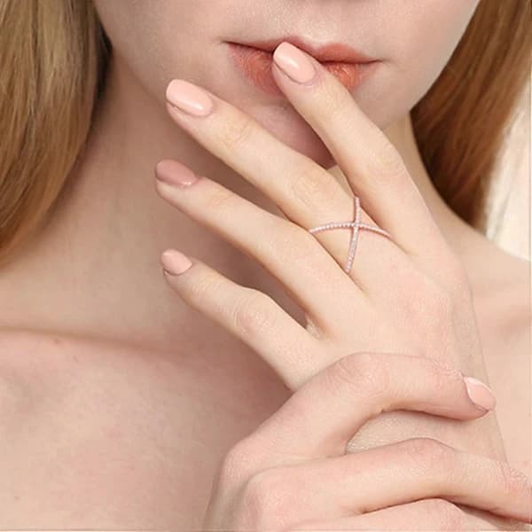Sterling silver CZ-ring med 18K guldplätering och korsdesign