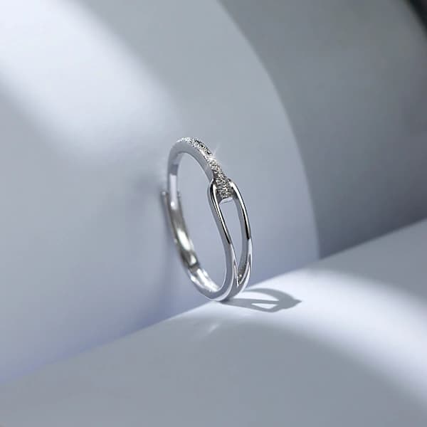 Smidig och elegant ring i rostfritt stål