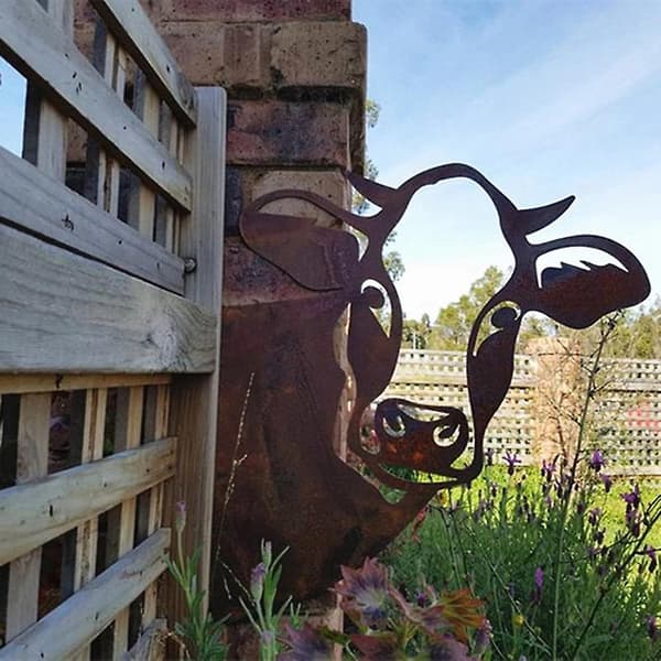 Metallisk hagefigur av ku - Dekorasjon til hagen