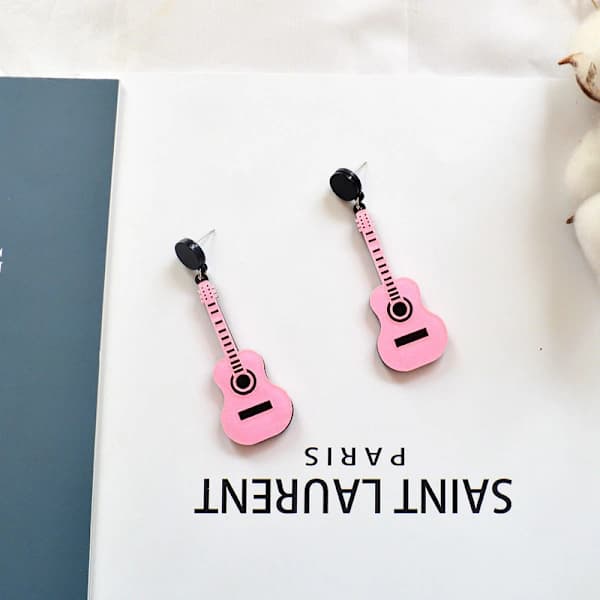 Klassiske guitarøreringe i pink