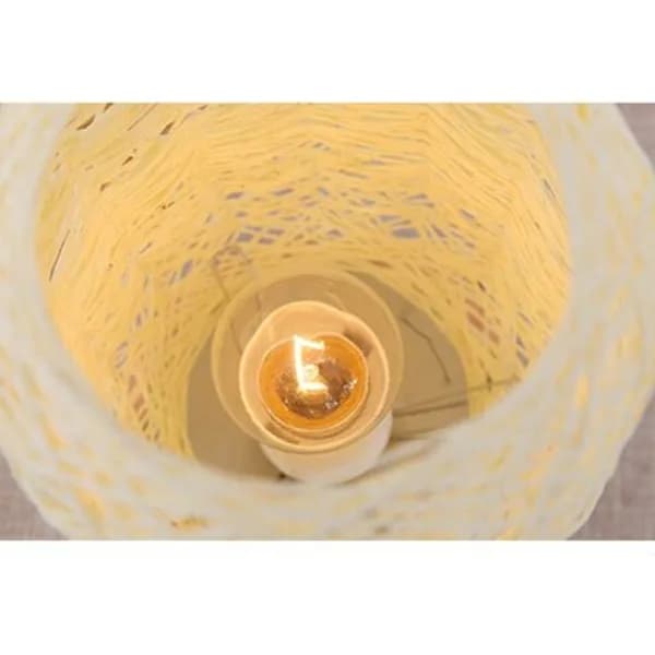 Senglampe i rotting med ledning og trefot, Beige