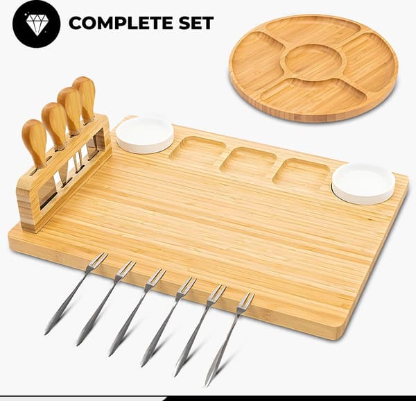 Set med charkuteribräda, ostbräda i bambu och knivset med 4 ostknivar, 6 gafflar, 2 såsskålar och extra serveringsfat för fester