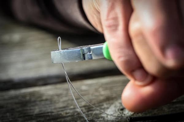 Kickback Stiv Fluorocarbon med Høy Diameter 30lb 0.62mm // (LGL)
