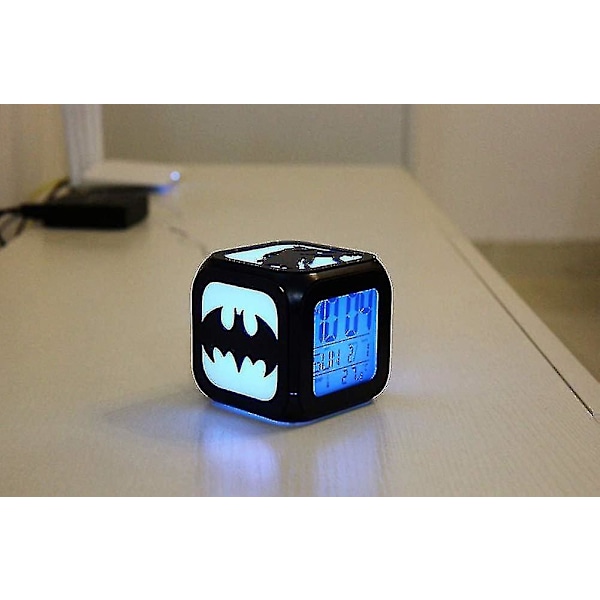 Superhelt Batman Alarmur 3d Stereo Stum LED Nattelys Elektronisk Ur Højre Spil (syv Farver Usb Opladning) [L]