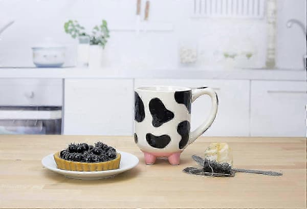 Ko-mugg med halkfria silikonfötter, handmålad keramik (LGL)