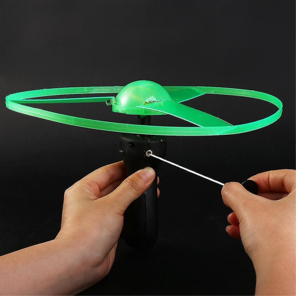 Led-belysning Flyvende Disc Propel Helikopter Legetøj Trækstreng Flyvende Ufo Spinning Top Børn Udendørs Legetøj Sjovt spil Sports-Yvan[GL] Random color 1pc