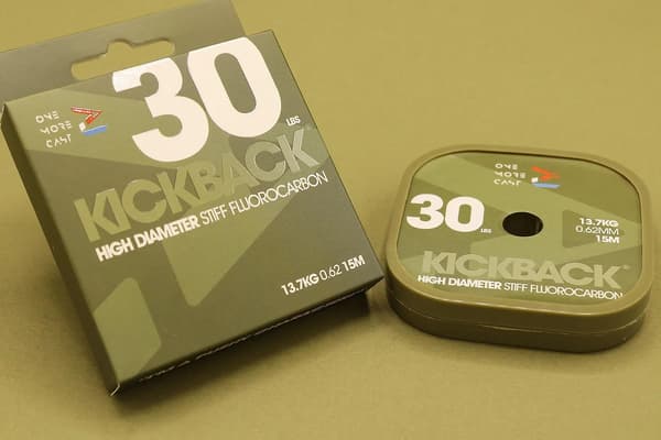Kickback Stiv Fluorocarbon med Høj Diameter 30lb 0.62mm // (LGL)