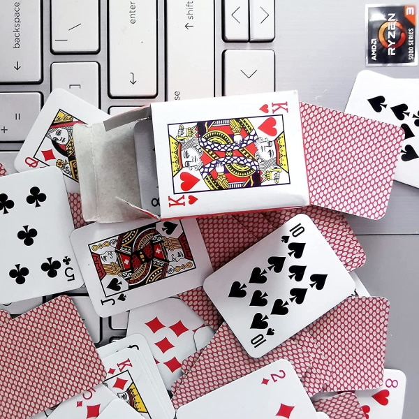 2 dæk mini spillekort, 3 forskellige størrelser af mini poker kort, bærbare fleksible mini spil poker kort til rejser, sød miniature dukkehus dekoration