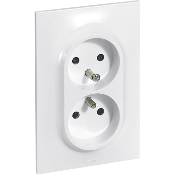 Double earthed socket. 16A, single-threaded. Screw or claw mounting. With child-safe shutters. Ready to install.