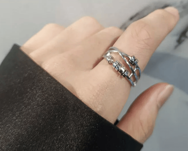 Justerbar anti-stressring med roterbare små ringe Sølv