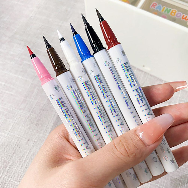 Färgglad Flytande Eyeliner Penna Makeup Vattentät Långvarig Matt Eyeliner P O9F6 02 # Strong Tea Brown 1.5g