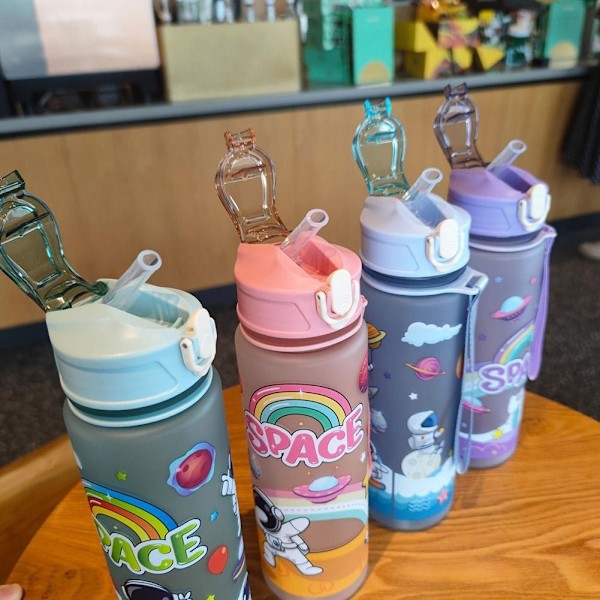 800ml Tecknad Rymdman Sugrör Vattenflaska Barn Utomhusflaska Hög Kapacitet Portabel Läcksäker S6r1 purple 800ml