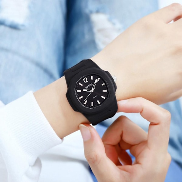 Sportmode Kreativ Hexagonal Student Kvarts Klocka Tonåring Svart Band Silikonklocka E2o1 Golden One size