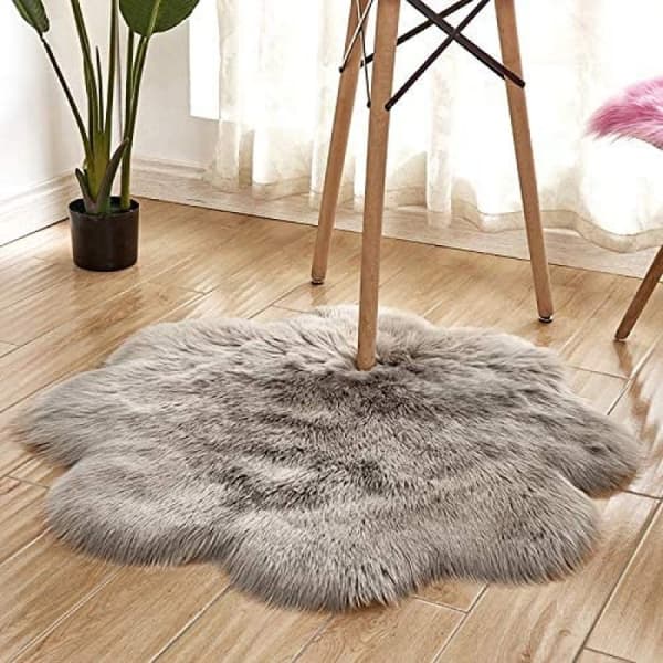 Grått 45*45cm plommeblomst-imitasjon ullplysjteppe