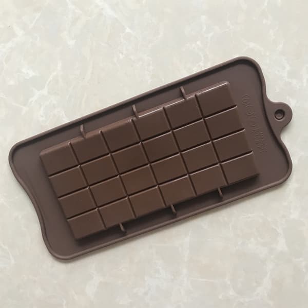 4 st (2 12-bitars + 2 24-bitars) chokladblockformar - chokladfärg