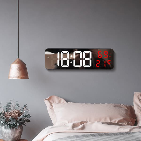 Digital väggklocka med fjärrkontroll, stor display plug-in LED digital väckarklocka, stöder 12/24-timmarsformat, datum och veckodag, röd