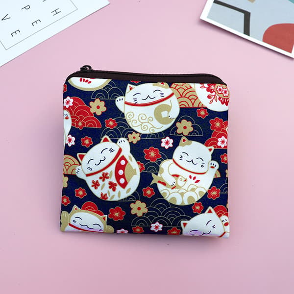 2 stk. opbevaringspose til hygiejnebind til studerende - Kongeblå Lucky Cat + Pink Corner Creature
