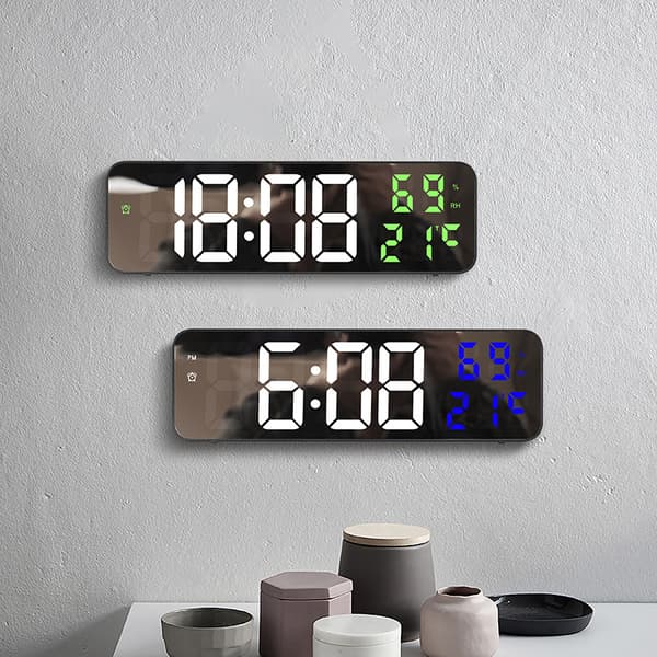 Digital väggklocka med fjärrkontroll, stor display plug-in LED digital väckarklocka, stöder 12/24-timmarsformat, datum och veckodag, blå