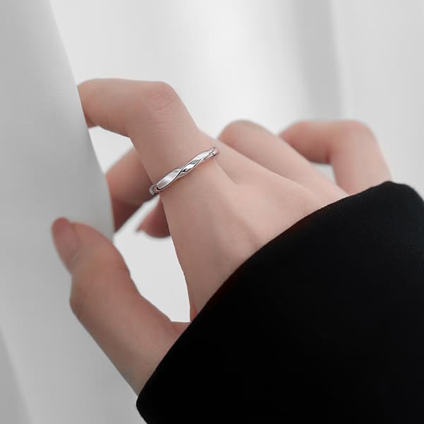 S999 sterlingsølv Möbius-ring, unisex, high-end, niche, åben fingerring, parring.