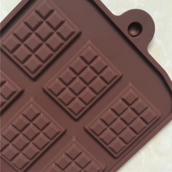 4 st (2 12-bitars + 2 24-bitars) chokladblockformar - chokladfärg