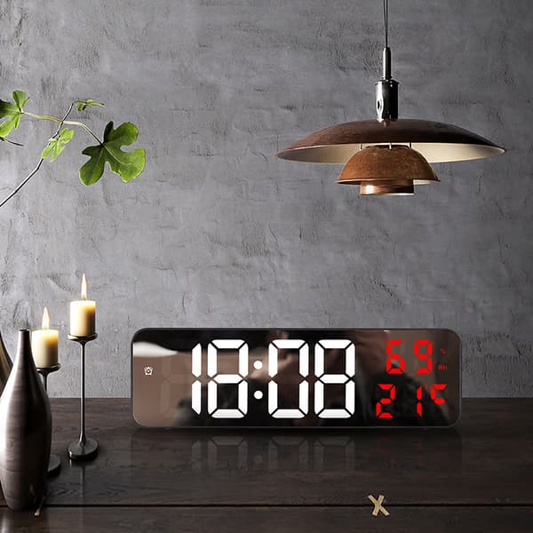 Digital väggklocka med fjärrkontroll, stor display plug-in LED digital väckarklocka, stöder 12/24-timmarsformat, datum och veckodag, röd
