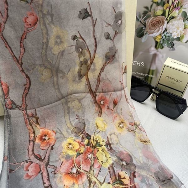Dekorativ tunn sidenscarf för kvinnor - Plommonblomma Grå
