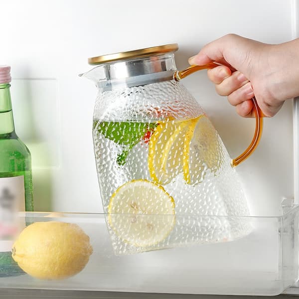 Läpinäkyvä 1800 ml mehukannu