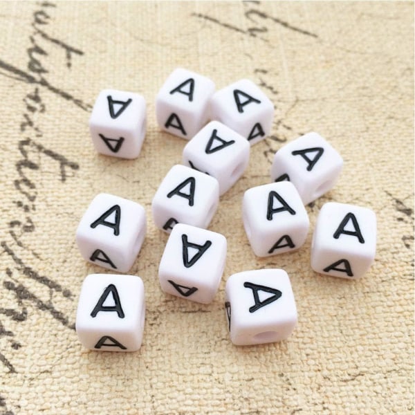 Bokstavspärlor Ca. 1000 bitar - Vita pärlor med svarta bokstäver A-Z för smycken hantverk