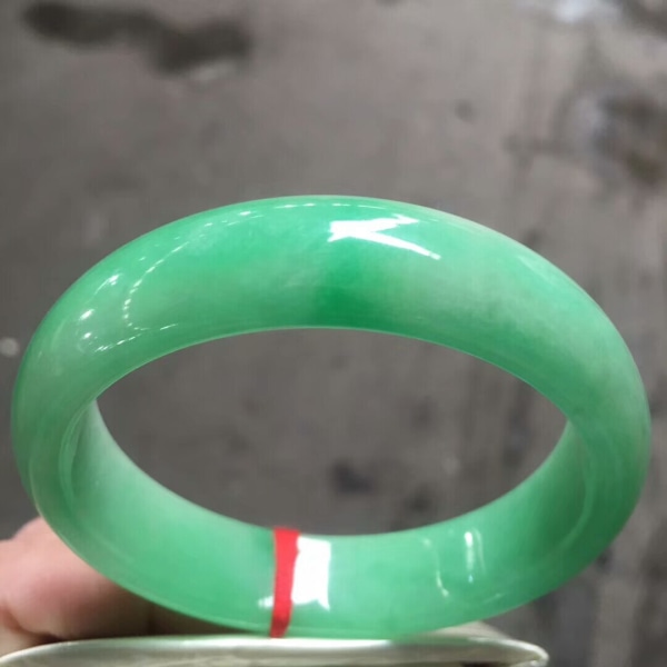 100 % klass A Jadeite Myanmar Grön Jade Armring Kvinnor Healing Burma Certifierade Jades Armband Armband 54-56mm