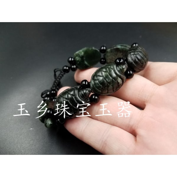 Naturlig svart jade sköldpadda Elastiskt armband Charm Smycken Modeaccessoarer Handsnidade Man Kvinna Lycka Amulett Green