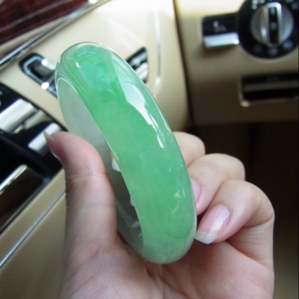 Äkta Burma Jade Armring Emerald Jadeite Amulett Armband Kvinnor Helande present Grön Grade A Jades Armband 56-58mm