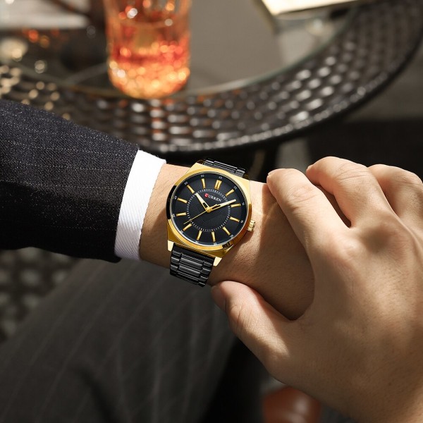 CURREN Märke Mode Lyx Sport Kvartsklocka Watch Armband i rostfritt stål Enkel Business Vattentät Klocka Reloj Hombre black gold