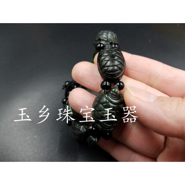 Naturlig svart jade sköldpadda Elastiskt armband Charm Smycken Modeaccessoarer Handsnidade Man Kvinna Lycka Amulett Green