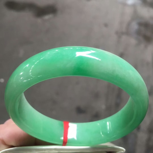 100 % klass A Jadeite Myanmar Grön Jade Armring Kvinnor Healing Burma Certifierade Jades Armband Armband 54-56mm