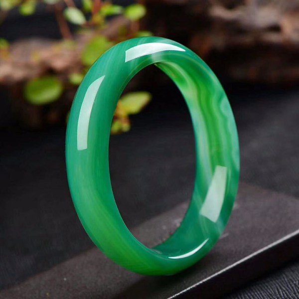 Äkta Natural Green Jade Armband Charm Smycken Modeaccessoarer Handsnidade Lucky Amulet Presenter för kvinnor och män 59mm