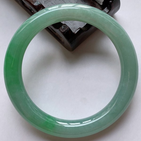Naturlig burmesisk A Jade Armband Ice Glutinous Mörkgröna Flytande Blommor Ljus Yang Grön Jade Hand 61to62mm