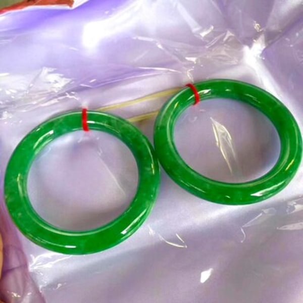Emerald Burmese Jadeite Armband Kvinnor Äkta Naturlig Grön Round Bar Real Jade Armband Armband Flickvän Present 54-56mm