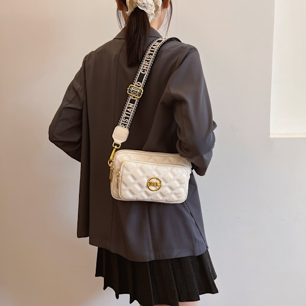 Xiao Xiang Style Broderad Rombväska Dam 2024 Populär Axelväska All-Match Western Style Crossbody Mobiltelefon Väska HorizontalSilver