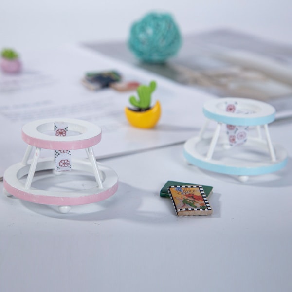 Mikrominiatyrmöbler Små småskaliga leksaksdockor DIY Decora Mini 1:12 barnrullatorer Pink