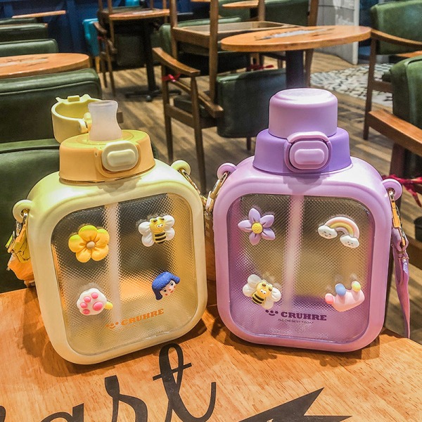 Läcksäker vattenflaska för barn Söt barn Snygg bärbar med halm och tvärkropp droppsäker Purple 700ML