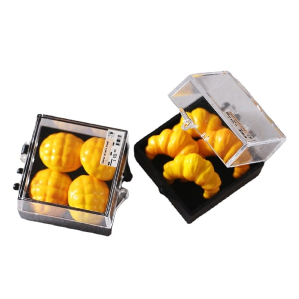 Micro Miniatyr Möbler Tiny Småskalig Leksak Doll House DIY Decora Mini Boxed Ananas Croissant Pineapple bread suit