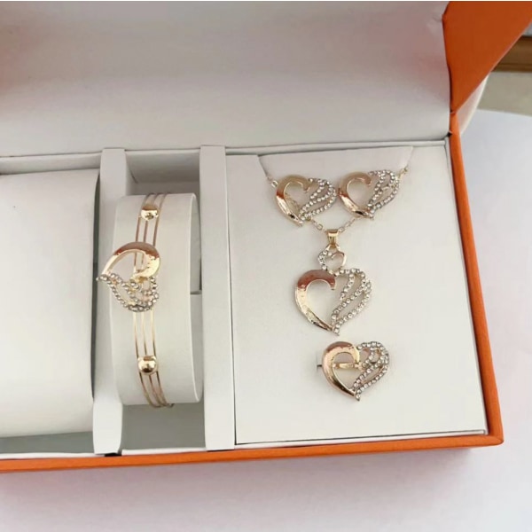 Kärlekshalsband, örhängen, ring och armband i ett set om 4, Inklusive Låda Guld