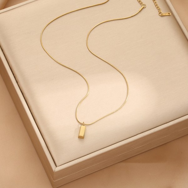 Litet halsband i guld tegel inklusive presentförpackning, Inklusive Låda gyllene